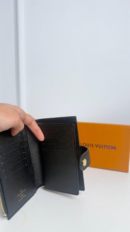 جزدان - Louis Vuitton  - حجم وسط  - شامل علبة الشركة